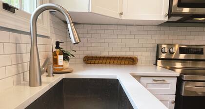 Renovated 5 bedrooms. 6 beds. Great water pressure! New memory foam beds!