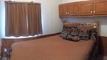 1 bedroom, bed sheets