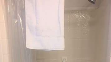 Douche, serviettes fournies