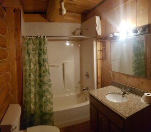 Kombination af bruser/badekar, håndklæder