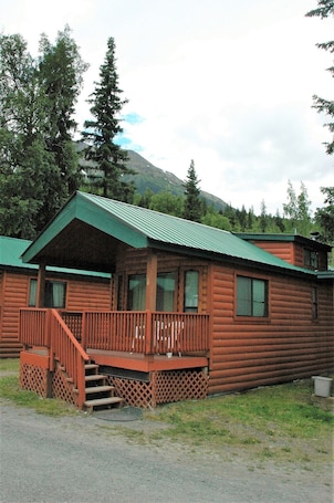Exterior. Gwin's Lodge Spruce Chalet #7