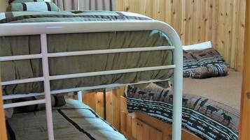 1 bedroom, bed sheets