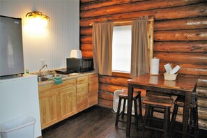 Interior - Gwin's Lodge Aspen Cabin #10 (Cooper Landing)