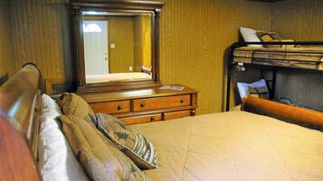 1 bedroom, bed sheets