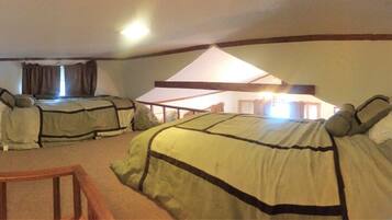 1 bedroom, bed sheets