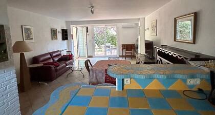 REZ DE JARDIN au calme à proximité du centre-ville.