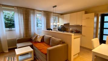 Smart-TV, DVD-Player, Stereoanlage