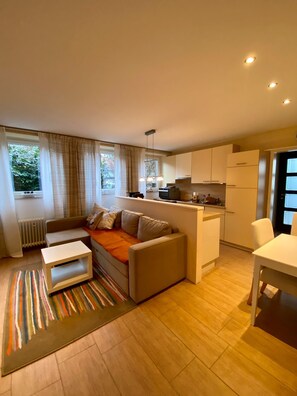 Smart-tv, een dvd-speler en een stereo