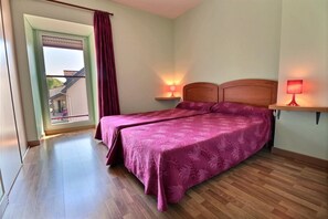 2 bedrooms, iron/ironing board, free WiFi