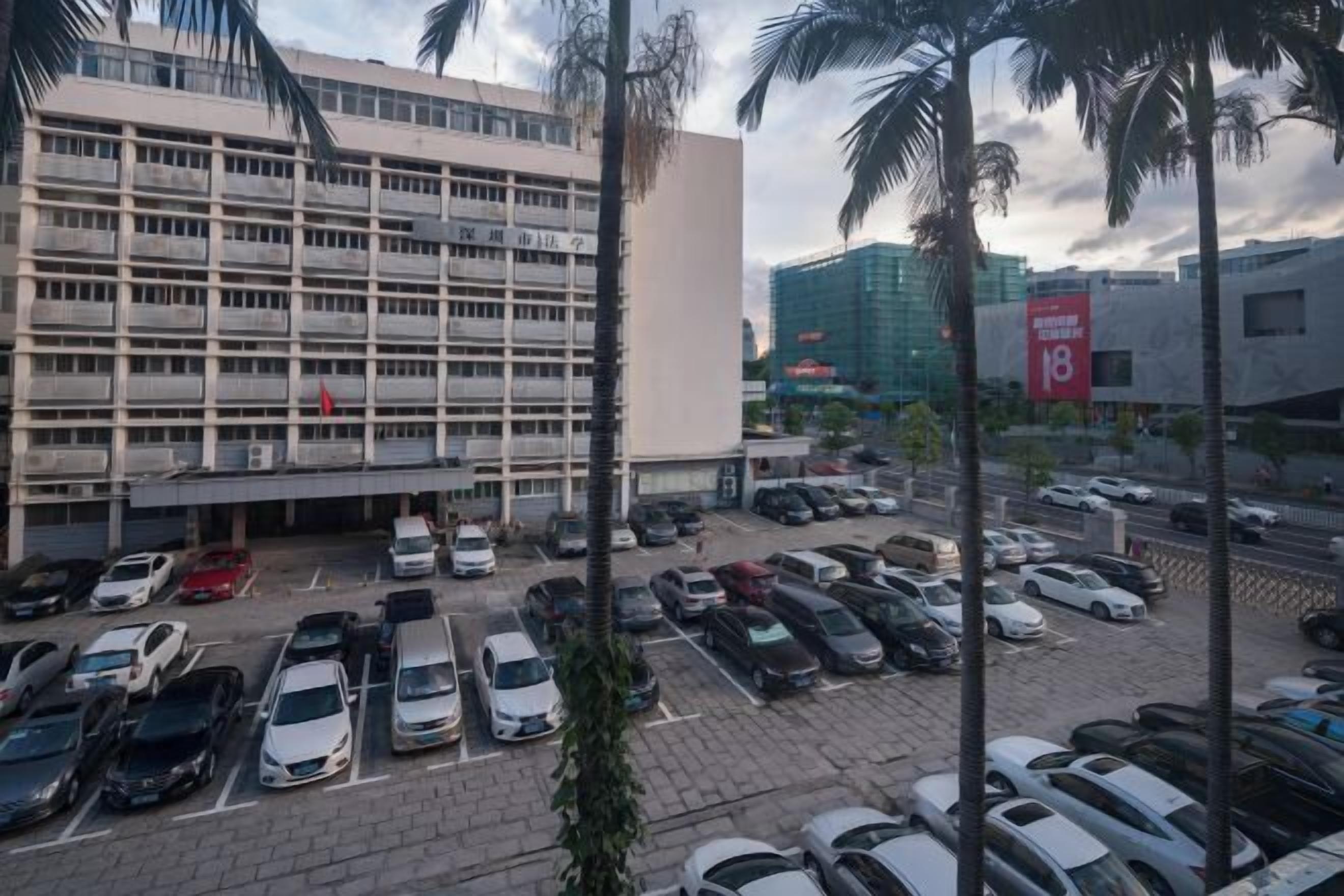 Estacionamento sem manobrista (sujeito a cobrança)