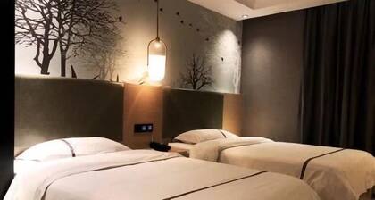 Quick Hotel (Shenzhen Honggui Road)
