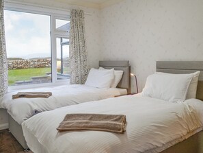 3 bedrooms, free WiFi, bed sheets