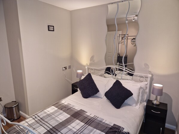 2 habitaciones, tabla de planchar con plancha y wifi gratis