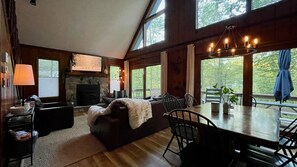 تلفزيون ذكي، مدفأة، ألعاب فيديو، كُتُب