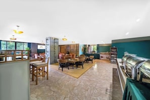 A spacious hotel lobby with a dining area, a reception desk, and a buffet. - Homeinn · Aifeel Hotel (Haining Intime City Haichang Road Subway Station) (Haining)