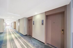 Interior - Homeinn · Aifeel Hotel (Haining Intime City Haichang Road Subway Station) (Haining)
