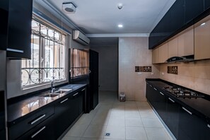 高級公寓 | 私人廚房 | 電冰箱、微波爐、烤箱、鍋具/餐盤/廚房用品