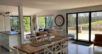 Peaceful Gippsland Farmhouse-Amazing privacy