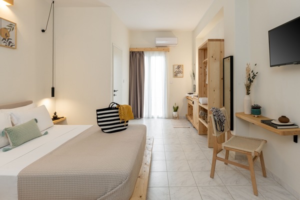Deluxe Double Room with Extra Bed | Egyptian cotton sheets, premium bedding, down comforters