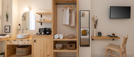 ملاءات من القطن المصري وأغطية فراش متميزة وألحفة محشوة بالريش