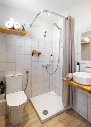 King Room With City View | Bathroom - Capella Skiathos Town (Skiathos)
