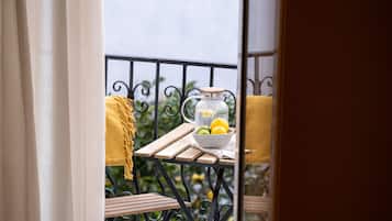 Deluxe Double Room with Extra Bed | Courtyard view