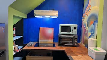 Fridge, microwave, coffee/tea maker, electric kettle