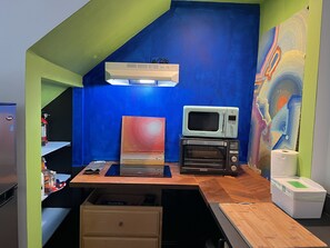 Fridge, microwave, coffee/tea maker, electric kettle