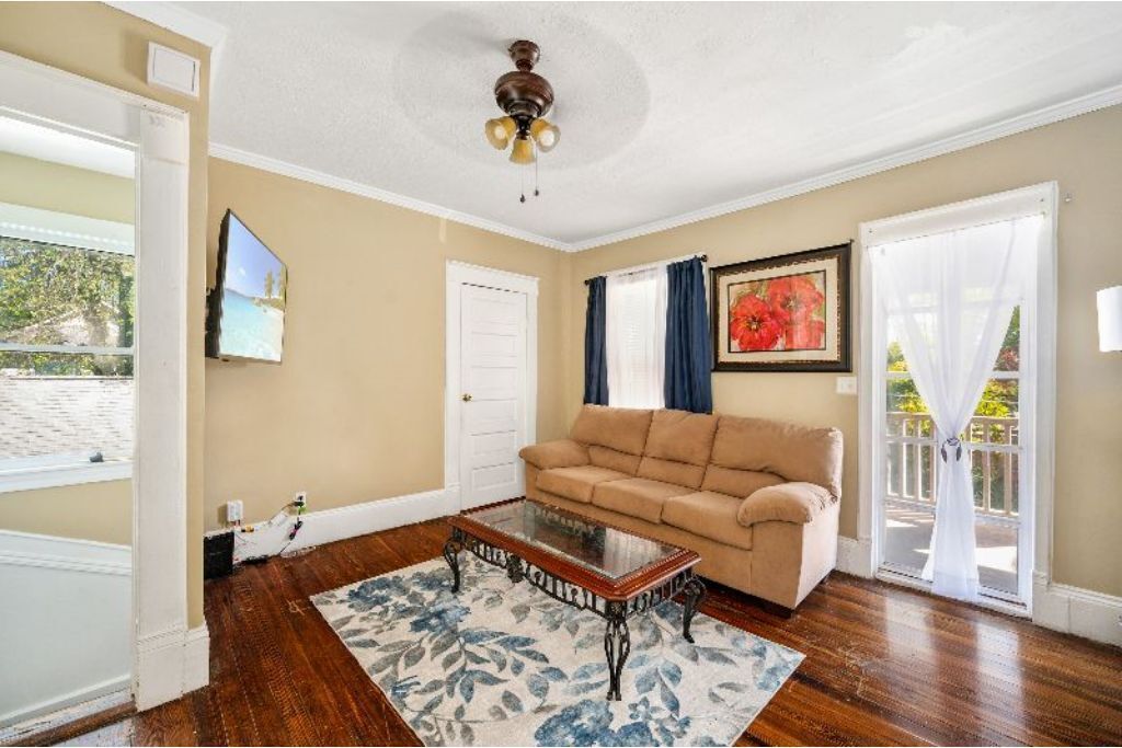 Downtown Home Conveniently Located