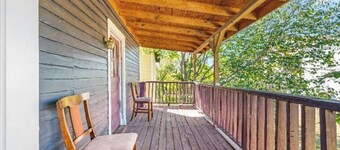 Downtown Home Conveniently Located