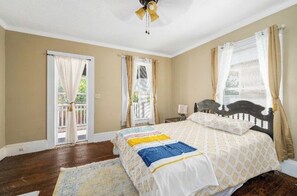 3 habitaciones, escritorio, tabla de planchar con plancha y wifi gratis 