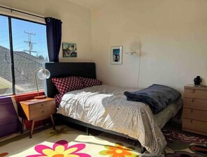 1 slaapkamer, een bureau, een strijkplank/strijkijzer, gratis wifi