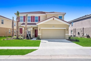 Townhome exterior featuring complimentary on-premises parking.
