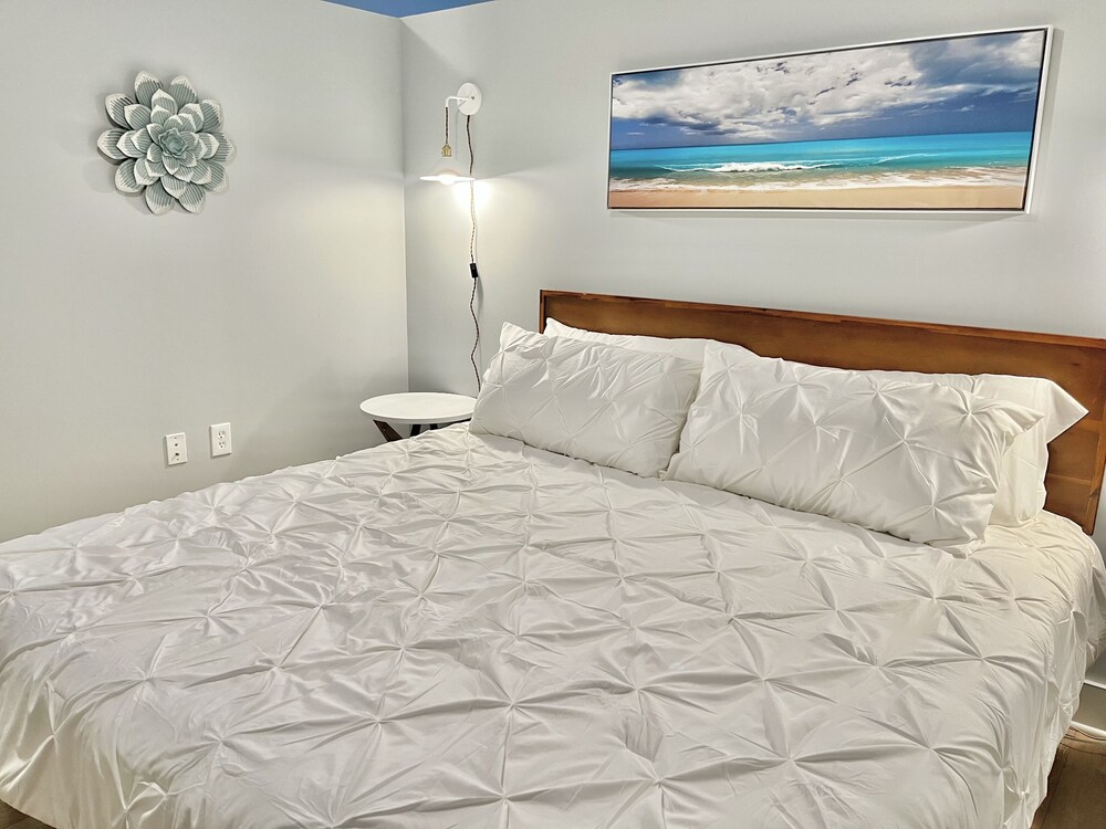 Oliver Capital Spacious King Bed Downtown Indianapolis Vrbo
