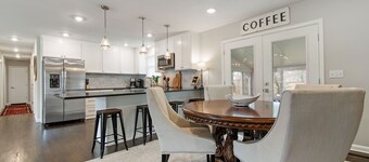 "Franklin, My Dear..." is 5 minutes away from downtown Franklin!