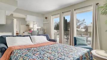 3 bedrooms, desk, iron/ironing board, travel cot