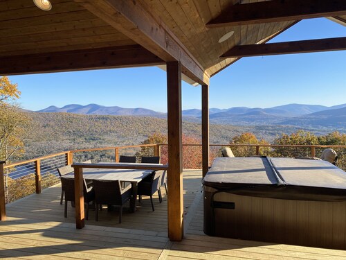 Amazing Mountain View’s from every room! Hot Tub/3 Fire pits & Game Rm