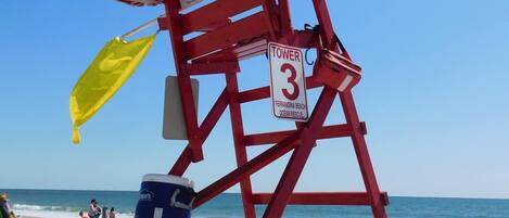 Aurinkotuoleja, rantapyyhkeitä