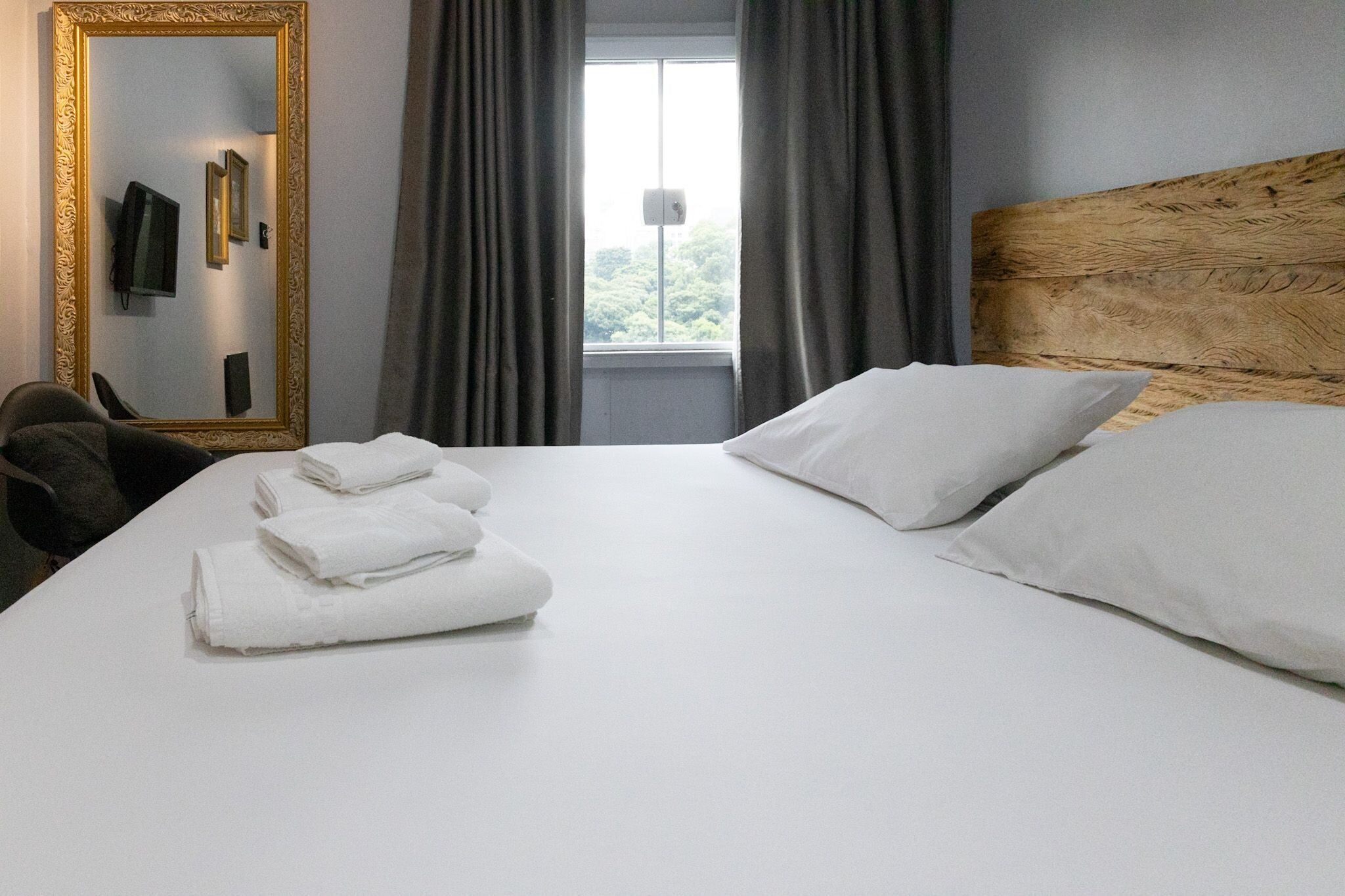 Basic Apartment | Meja, seterika/papan seterika, Wi-fi percuma 