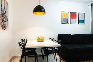 Basic Apartment | Dining