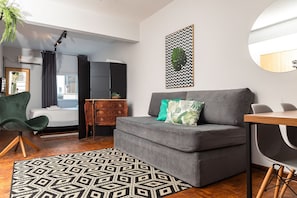 Apartment | Desk, iron/ironing board, free WiFi