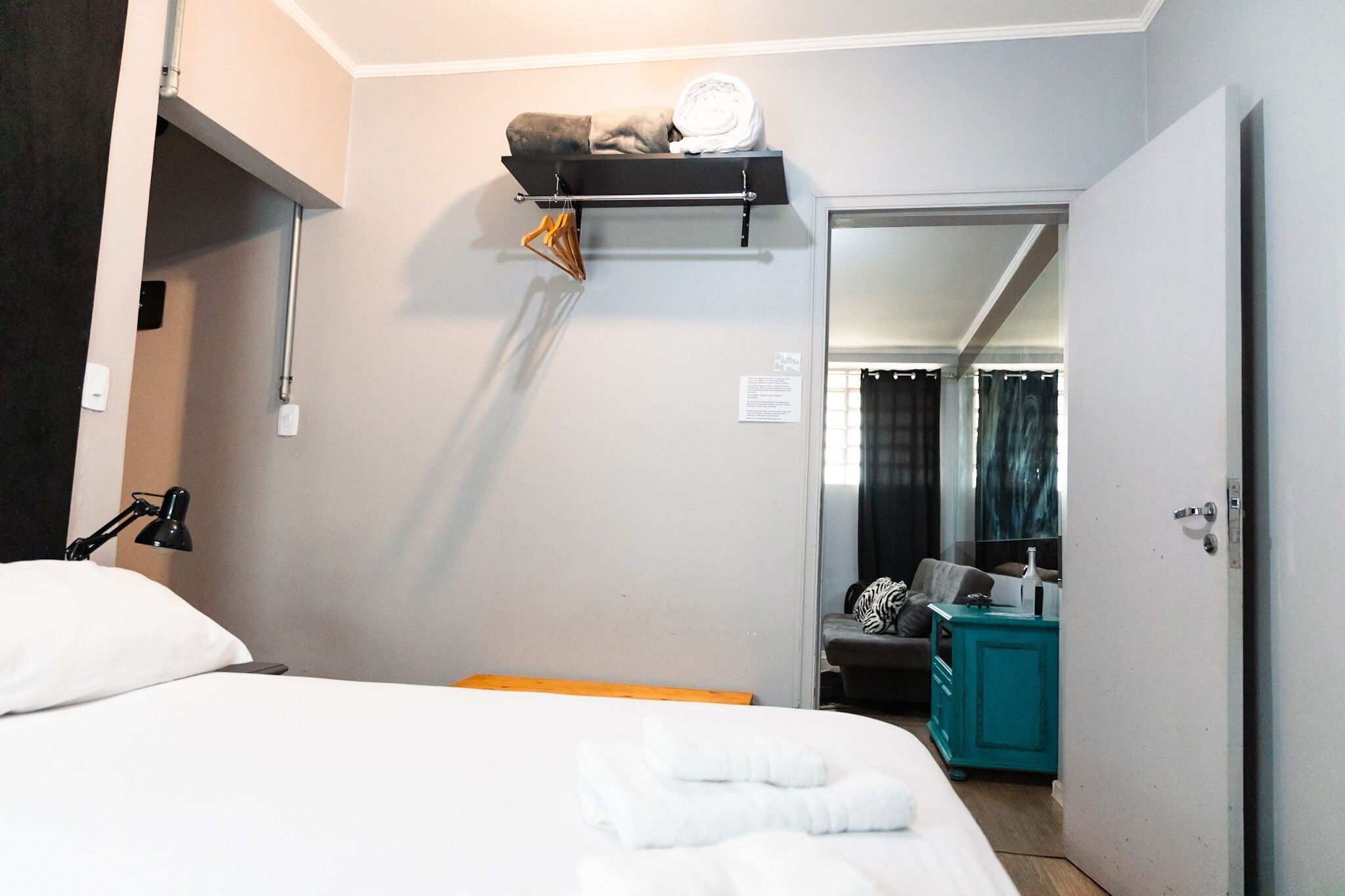 Business Apartment | Desk, iron/ironing board, free WiFi