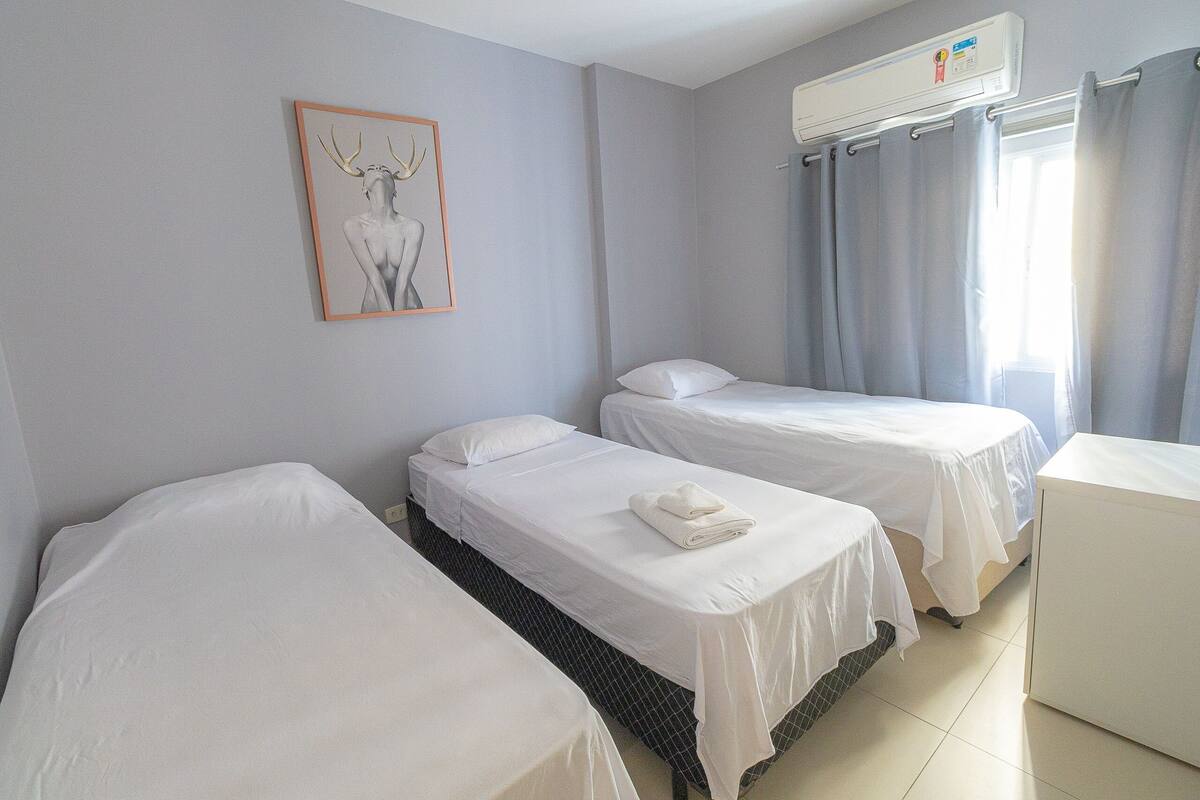 Apartamento | Escrivaninha, ferros/tábuas de passar roupa, Wi-Fi de cortesia