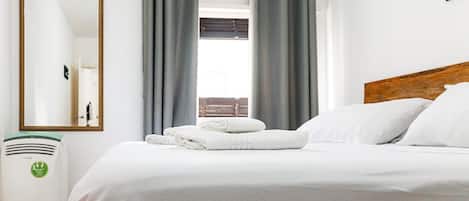 Basic Apartment | Desk, iron/ironing board, free WiFi