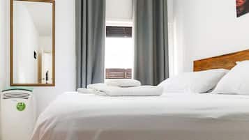 Basic Apartment | Desk, iron/ironing board, free WiFi