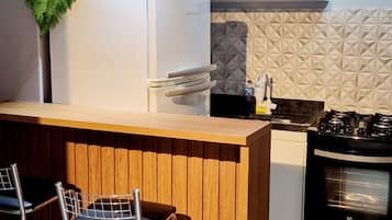 Apartamento | Cozinha privada | Micro-ondas