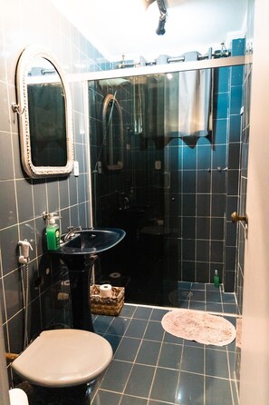 Business-Apartment | Badezimmer | Kostenlose Toilettenartikel