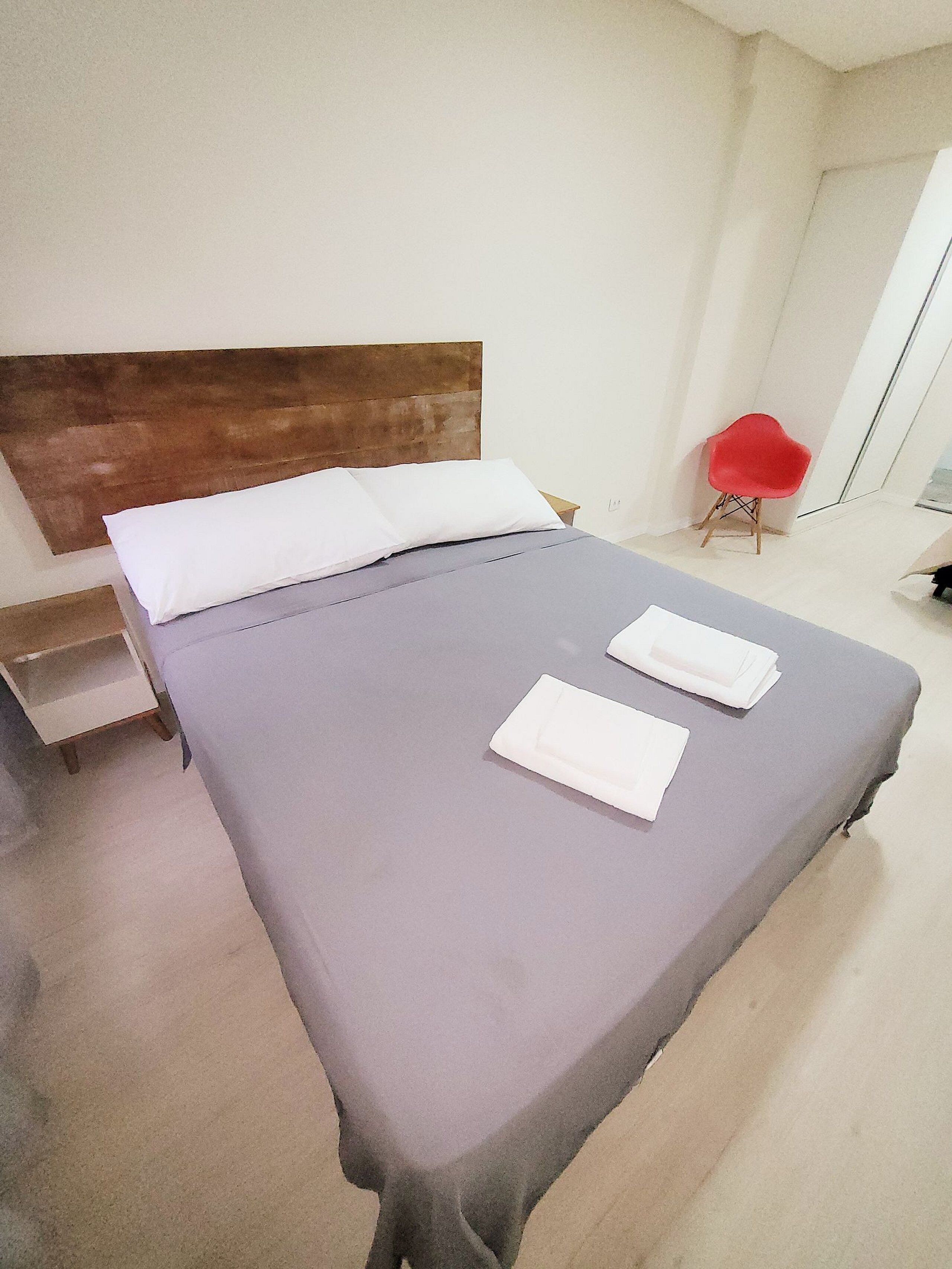 Basic Apartment | Meja, seterika/papan seterika, Wi-fi percuma 