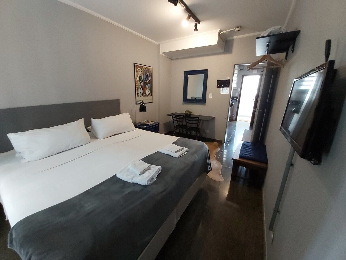 Basic Apartment | Desk, iron/ironing board, free WiFi