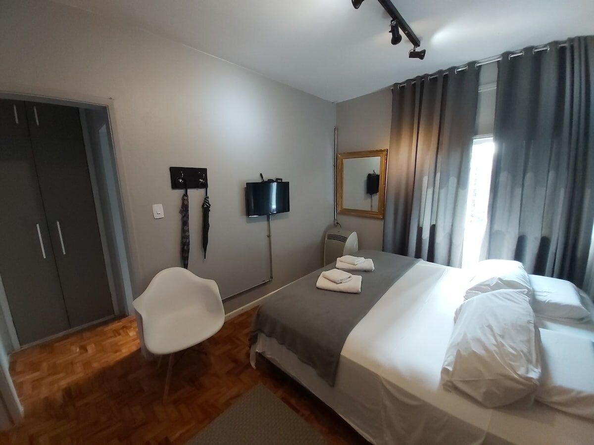 Appartement de base | Bureau, fer et planche à repasser, accès au Wi-Fi (inclus)